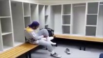 Crickter Sarfaraz Ahmad Reciting Naat In Dressing Room-Amazing Voice-Viral Video