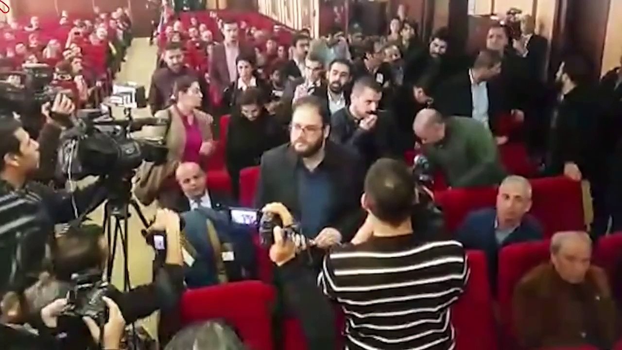Metin Feyzioğluna ‘Tayyip seninle gurur duyuyor - Mersin Barosu Toplantısı