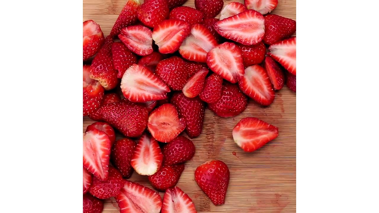 Sparkling Strawberry-Kiwi Sangria