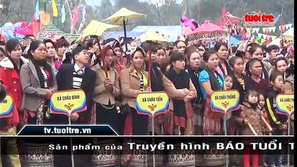 Hàng vạn người trẩy hội Hang Bua