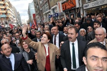 MHP Genel Başkan Adayı Akşener Elazığ'da Coşkuyla Karşılandı