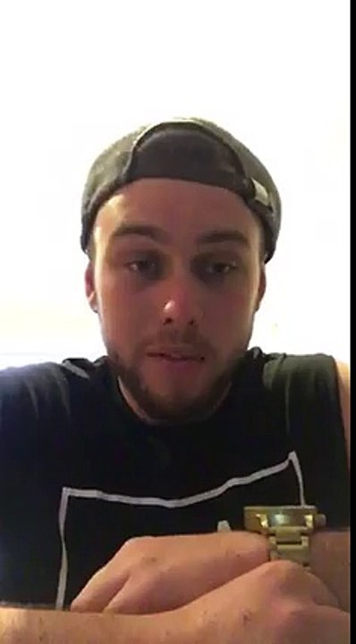 Il prend une seule pilule d'ecstasy et regardez ce qu'il lui arrive