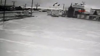 Aksaray'da Zincirleme Trafik Kazası Güvenlik Kamerasına Yansıdı