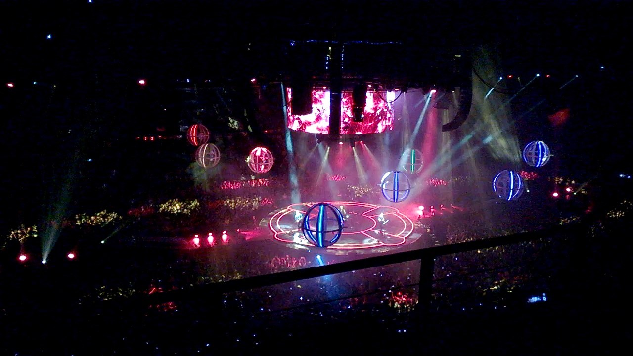 Muse 2016 Paris Supermassive Black hole