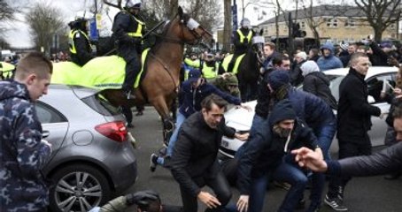 Tottenham ile Arsenal Taraftarları Birbirine Girdi