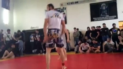 Байраев Хасан выиграл бой за 30 секунд