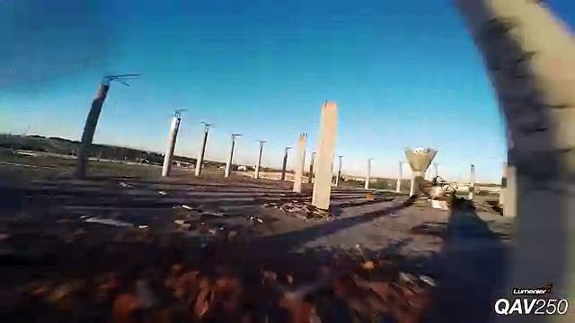 От первого лица - Скоростной полет квадрокоптера по заброшенному зданию