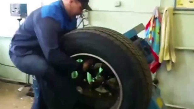 Как развлекаются русские автослесаря! Смотреть всем!