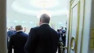 Ледяное рукопожатие Порошенко с Путиным