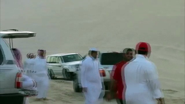 Арабы развлекаются, экстремальные гонки на джипах по пескам
