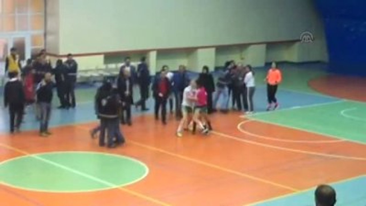 Hentbol: Bayanlar Süper Lig Maçında Gergin Anlar Yaşandı