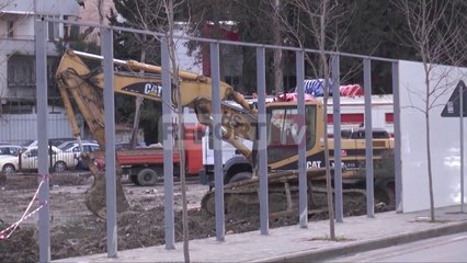 Report TV - Pallati 13-katësh te liqeni zaptohen edhe trotuarët