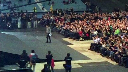 Entrada d'Arnaldo Otegi al velòdrom d'Anoeta