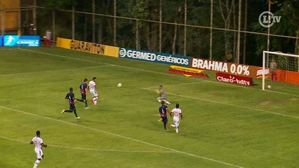 Gol de Nenê tem talento de Messi e festa de CR7