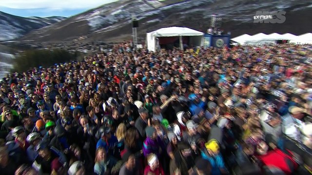 Snowboard Halfpipe - Burton US Open - Shaun White au top