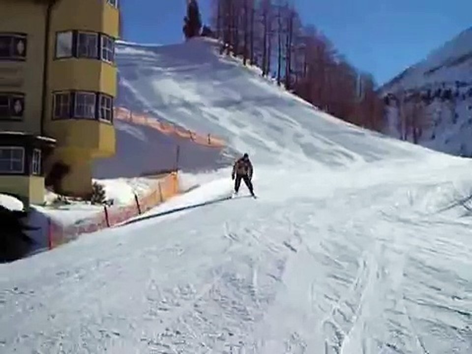 Matthias Egert fahrt Ski Brutal