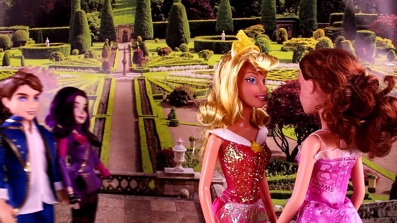 Descendants Mal & Evie Are Kidnapped! With Descendants Ben, Jay, Frozen Elsa & Anna Part 1