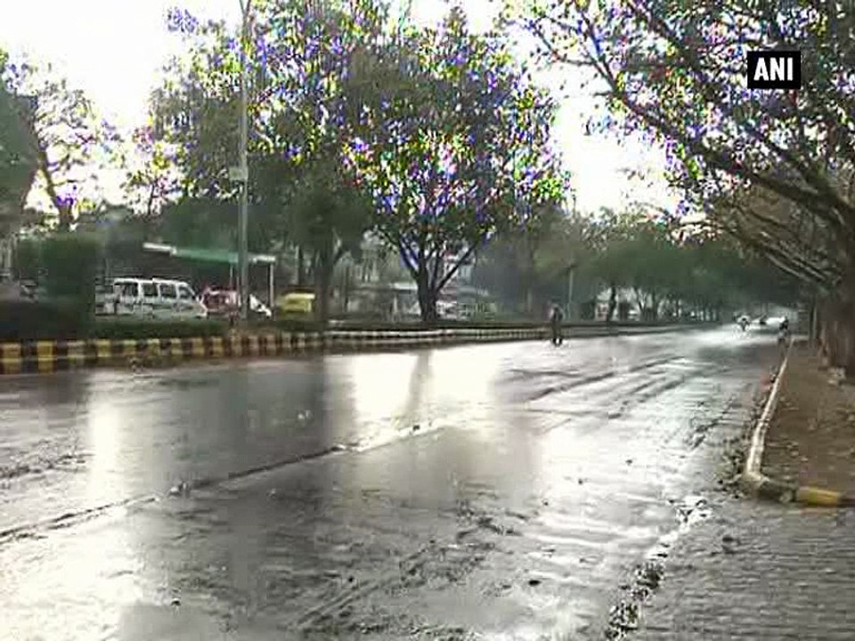 Rain brings temperature down in Delhi
