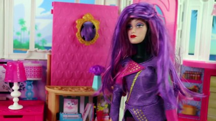 Mal Switched by Evil Queen after Descendants Chad Kidnaps Her. DisneyToysFan