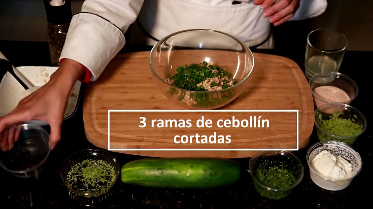 Receta de tapas de pepino y dip de salmón | Telemundo Mujer | Telemundo