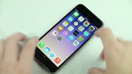 مجنون يقوم باستعراض خمس طرق لتدمير ال iPhone الخاص به (News World)
