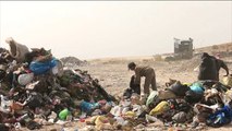 انتشار ظاهرة نبش النفايات وتدوير القمامة بالأردن