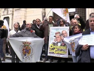 Napoli - "Giù le mani da San Gennaro", protesta al Duomo (05.03.16)
