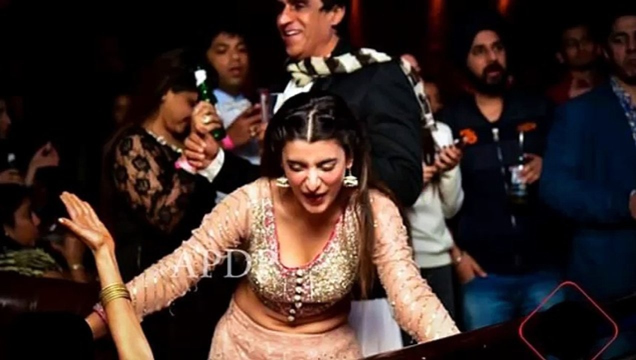 Urwa Hocane / Farhan Partying In India Video