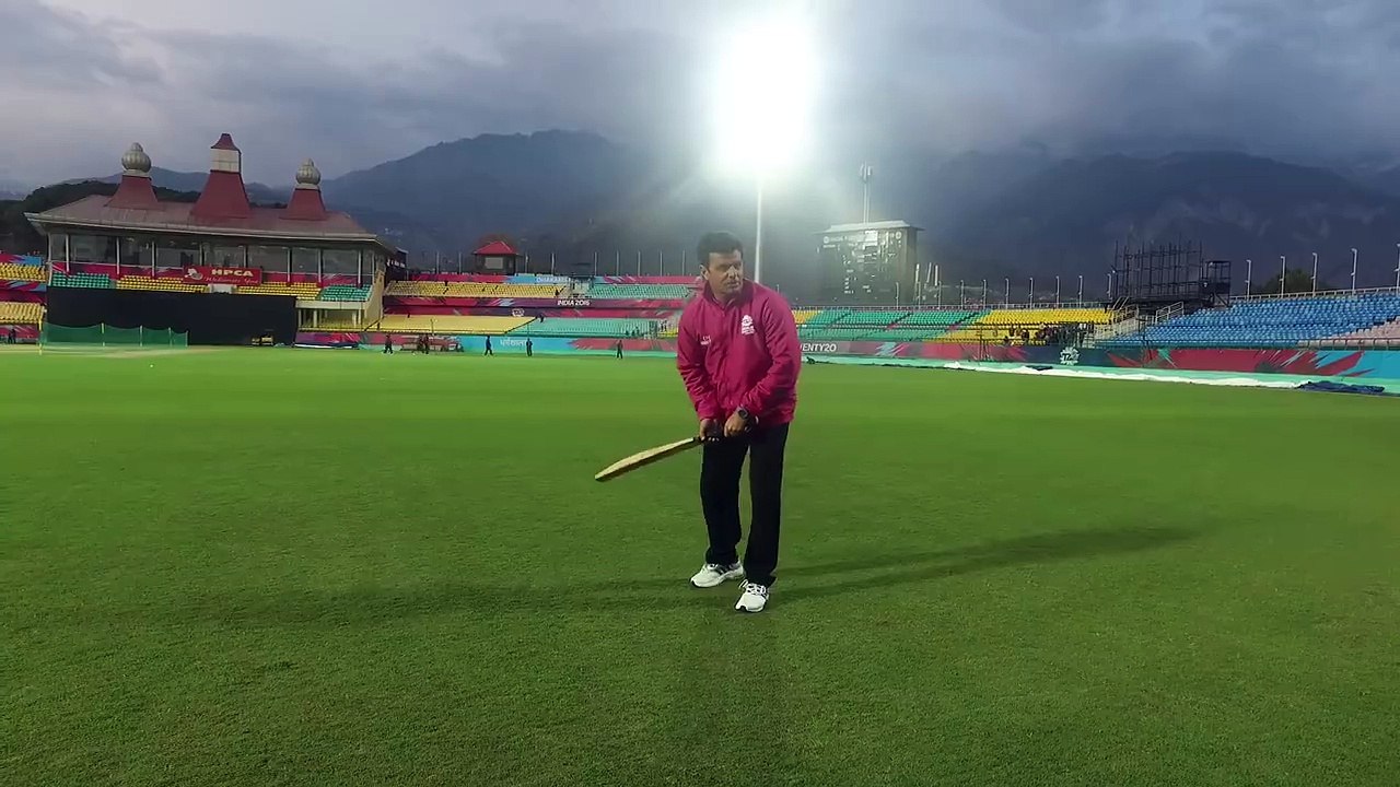 Aleem Dar keeping his eye in between the two ‪#‎WT20‬ warm-up matches in Dharamsala yesterday!