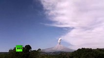 Ashes & clouds: Stunning time-lapse shows Colima volcano erupt again