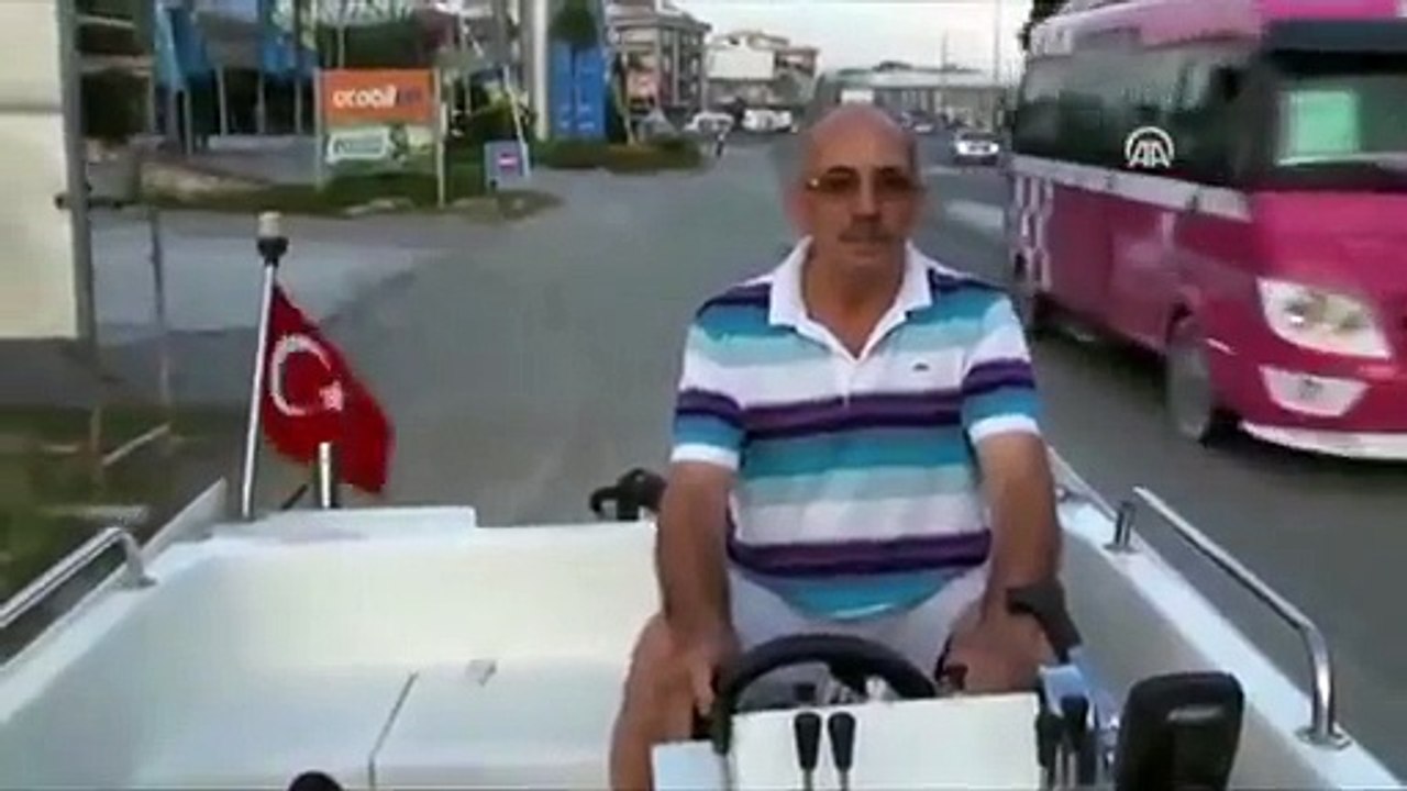 Ce bateau à roues est tous simplement génial