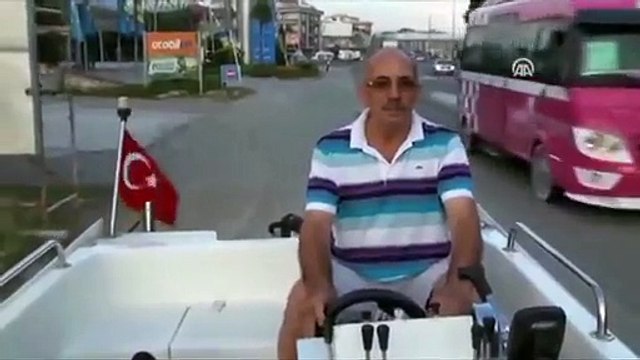 Ce bateau à roues est tous simplement génial