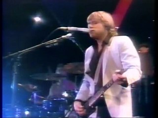 ASIA (Heat of the Moment)  vs YES (Owner of a Lonely Heart)