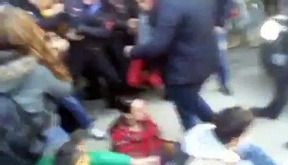 Dhuna e policise bashkiake ne protesten kunder Veliajt