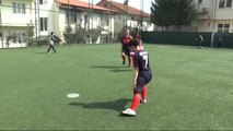 Annem Futbol Oyunuyor
