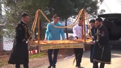 Cumhurbaşkanı Erdoğan, Gazetecilere Börek İkram Etti