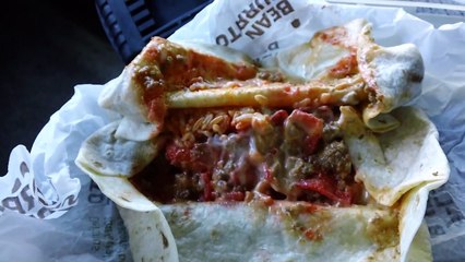 Taco Bells BEEFY CRUNCH BURRITO REVIEWED!!