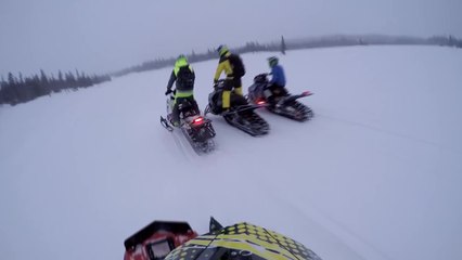 Motoneige : il fait une blague à son ami pour qu'il tombe