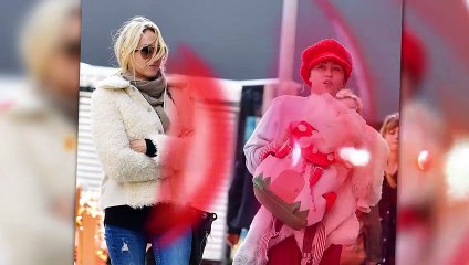 Miley Cyrus: Shopping Date with Mom in SOHO With NO Bra!