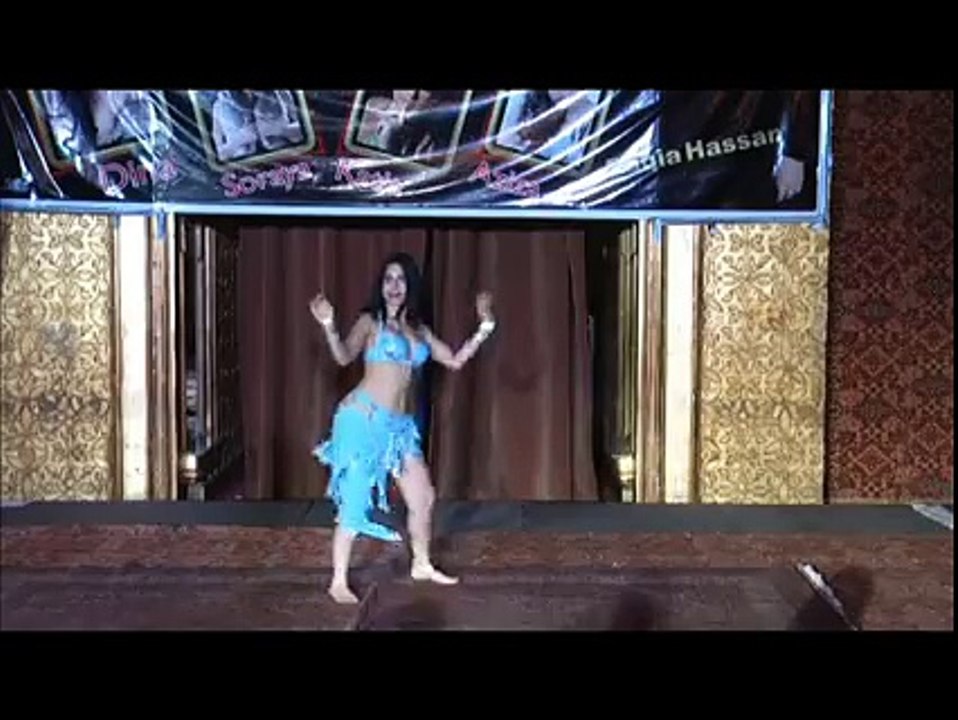 Arabic slim girl dance