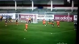 Ronaldinho does an amazing trick in their training fluminense | football skills 2015