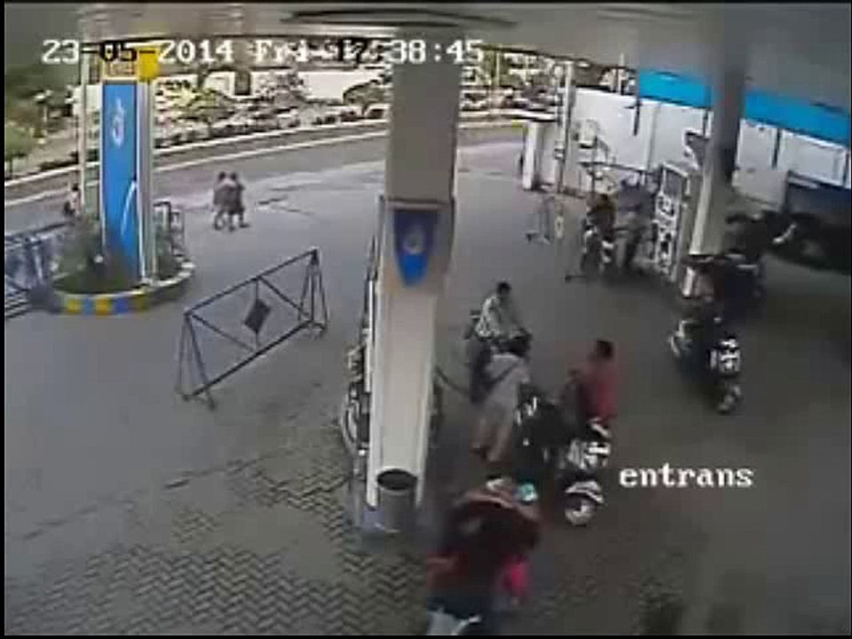 Petrol Pump AAG kesy lagi CCTV Fotage