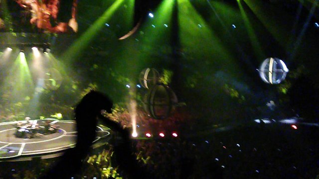 starlight (live muse accor hotel aréna paris 01/03/2016)