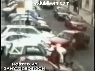 БАБЫ НЕ ПОДЕЛИЛИ ПАРКОВКУ