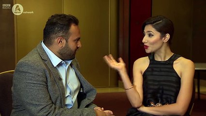 Mahira Khan reacts to the Raees first look