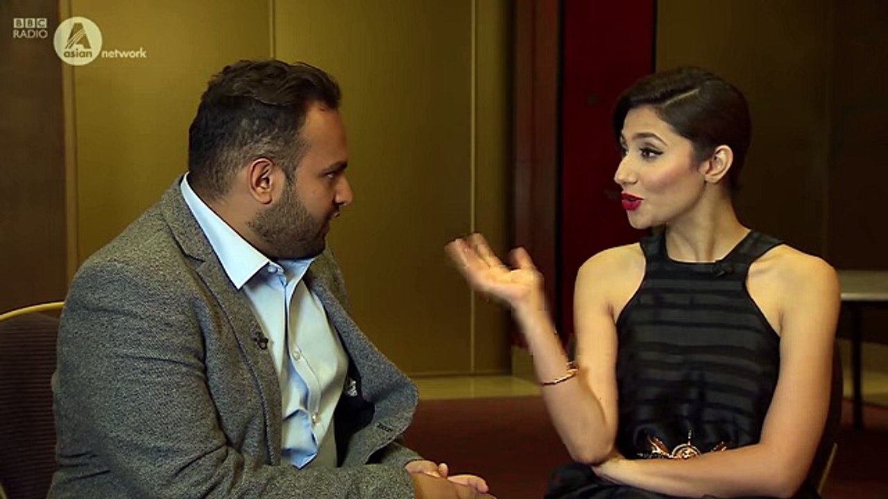 Mahira Khan reacts to the Raees first look