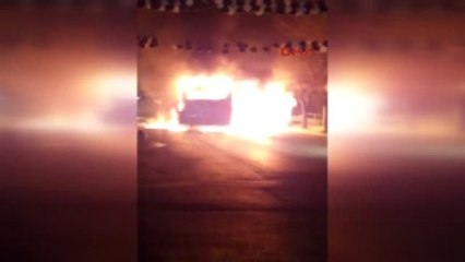 Özel Halk Otobüsünü Molotoflarla Ateşe Verdiler