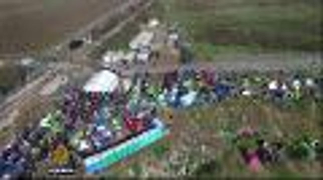 Border bottleneck: Thousands of refugees trapped in Greece