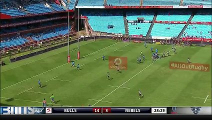 WTF au rugby  Warrick Gelant dégage le ballon dans les fesses de son coéquipier !
