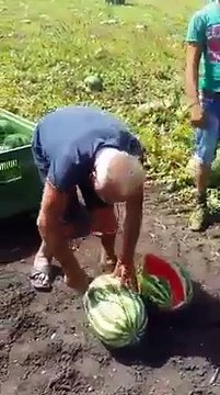 HAHAHAHAHA questo signore vi farà morire dal ridere !